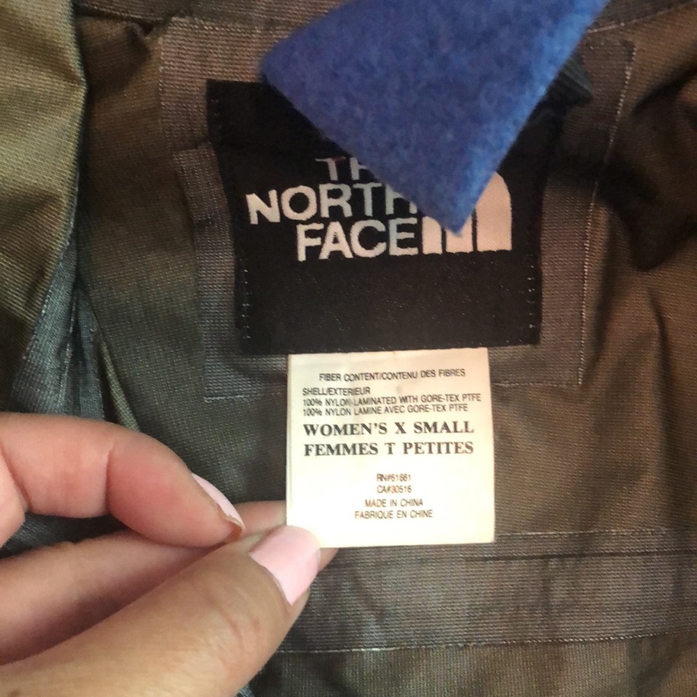 The North Face windbreaker. Purple/royal blue. XS - Picture 5 of 6